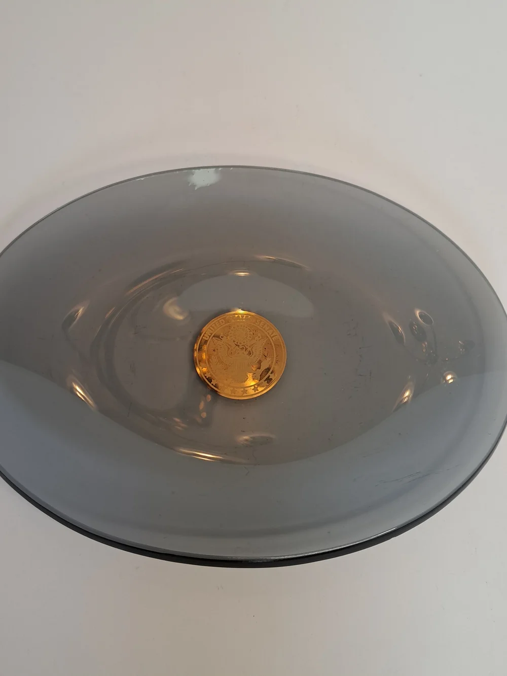 UNITED STATES SENATE OVAL SMOKED GLASS DISH TRINKET TRAY 8 1/4